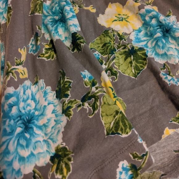 3/$10 Abercrombie & Fitch Floral Tank Top - XS - Picture 6 of 8